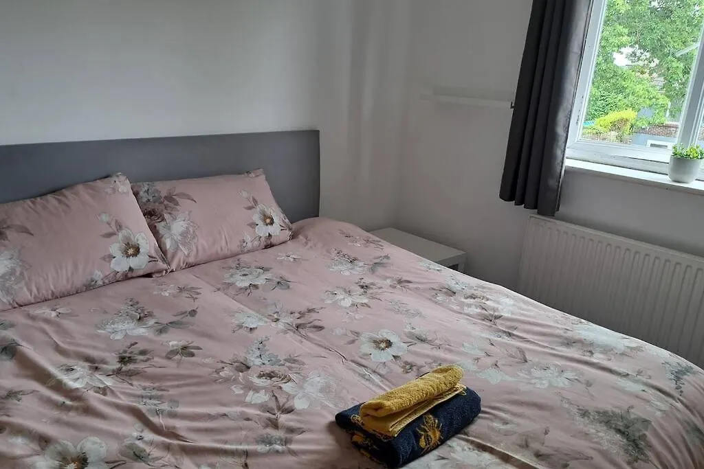 Fabulous Room Near Bournemouth Hospital Homestay
